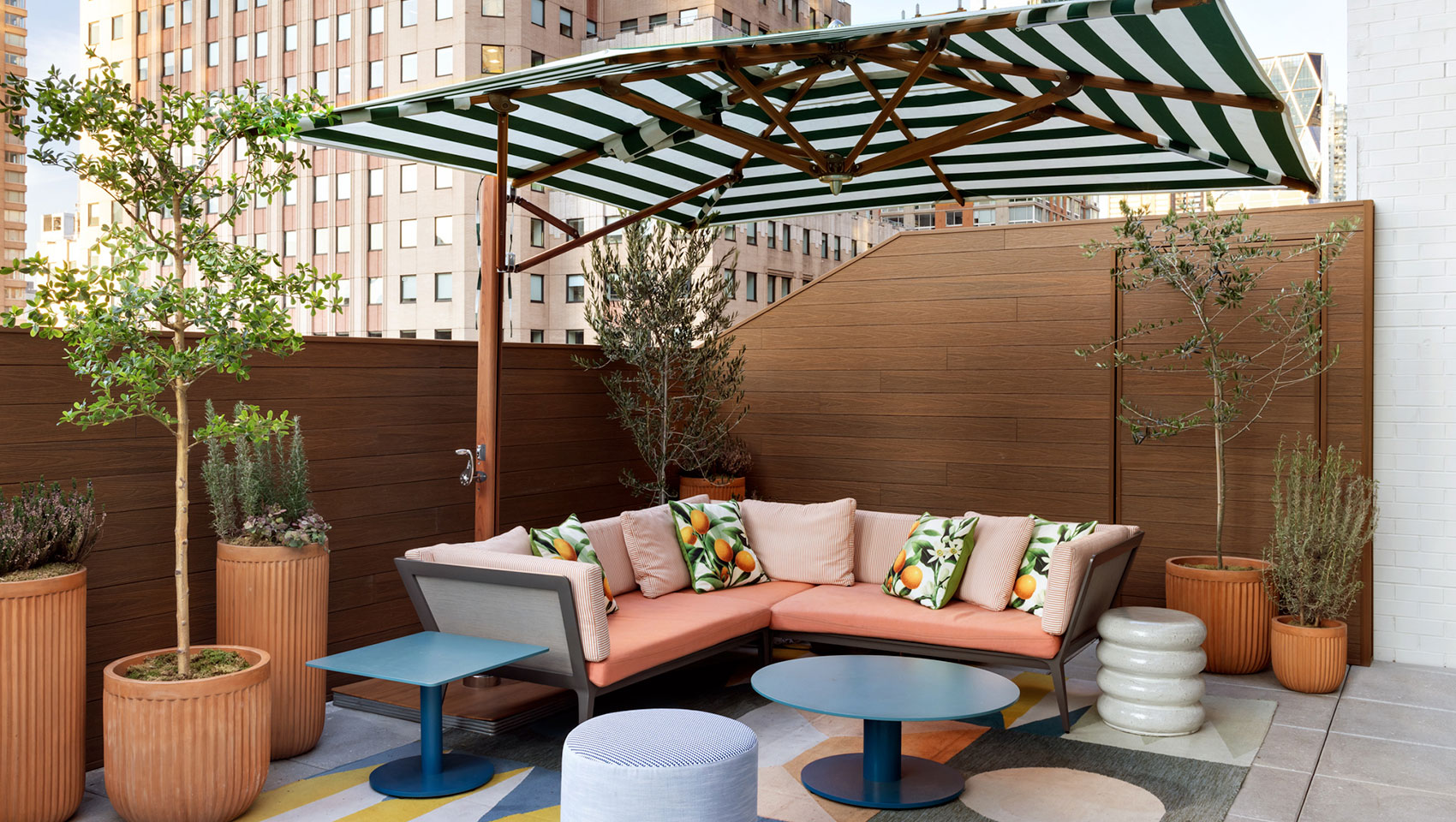 Bar Sprezzatura outdoor seating